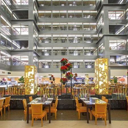 Nice Prince Hotel Chiayi Exterior foto The interior of the hotel