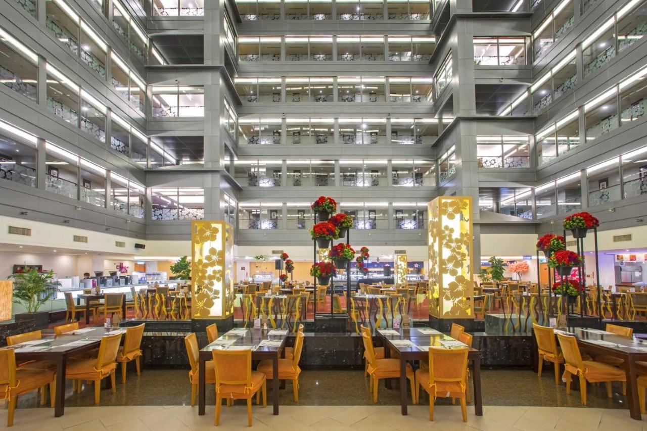 Nice Prince Hotel Chiayi Exterior foto The interior of the hotel