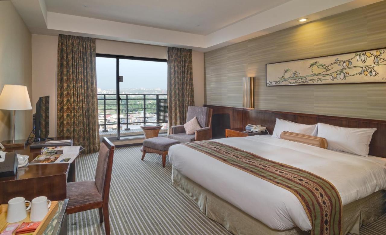 Nice Prince Hotel Chiayi Exterior foto Deluxe Room