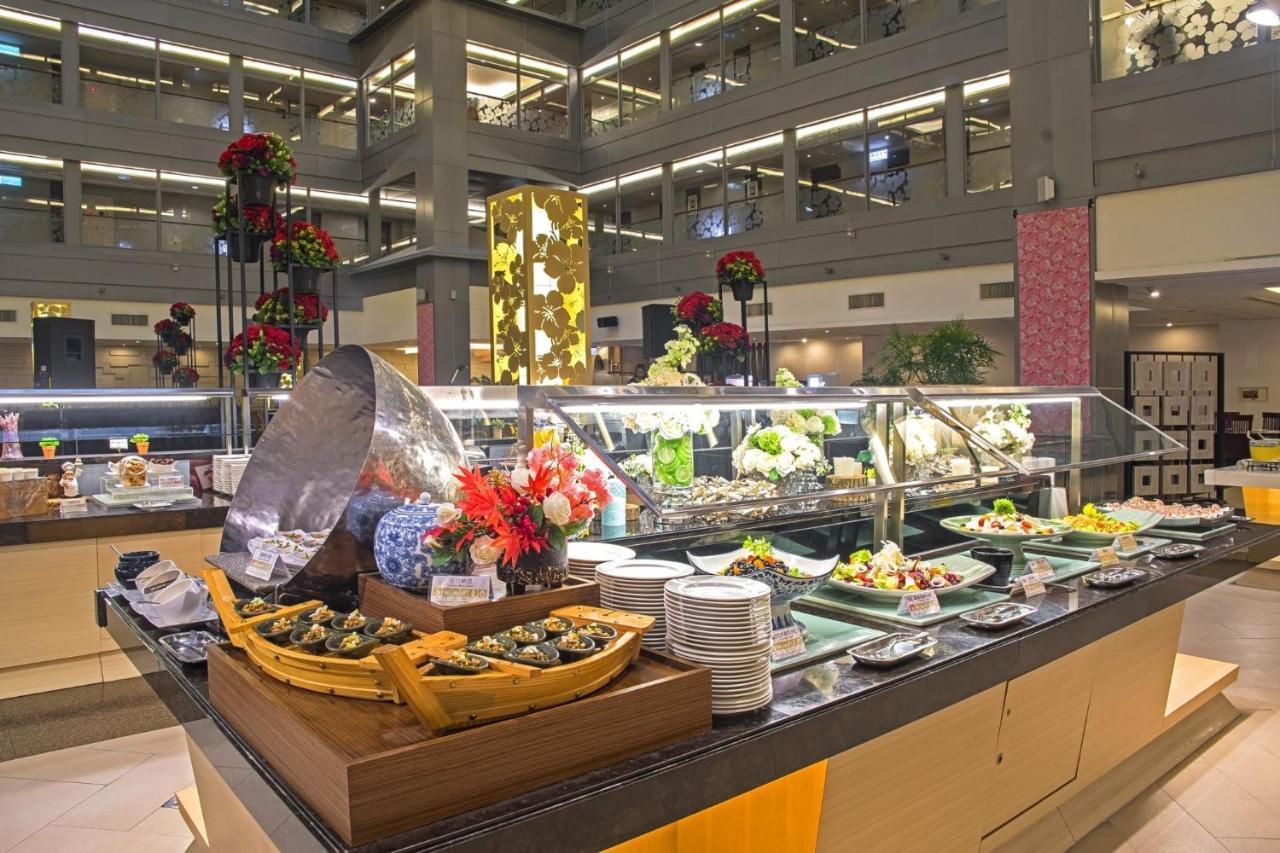 Nice Prince Hotel Chiayi Exterior foto A buffet at a hotel