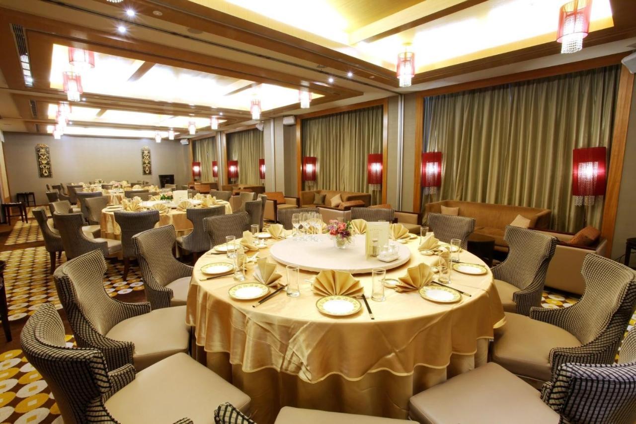 Nice Prince Hotel Chiayi Exterior foto A restaurant in Hong Kong