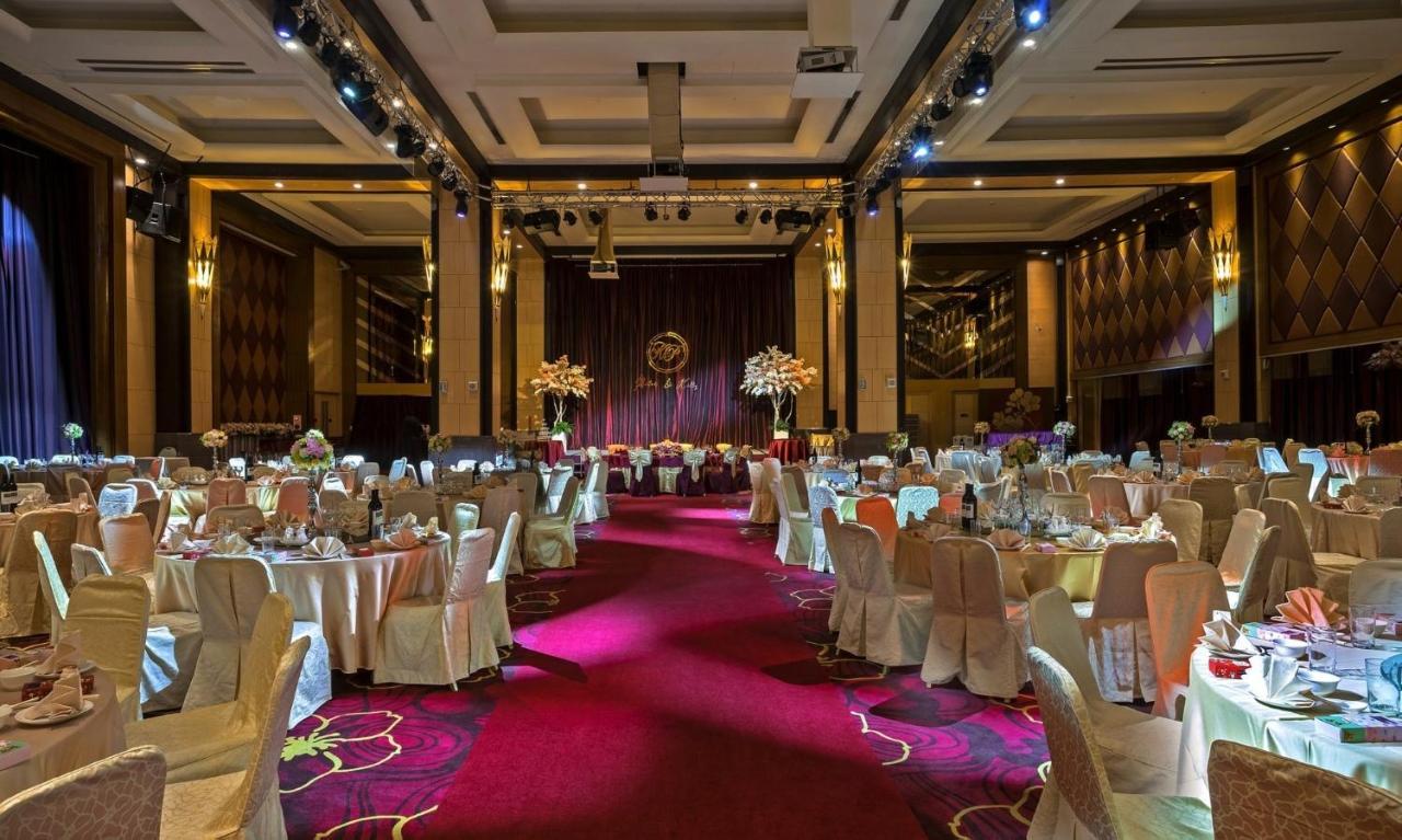 Nice Prince Hotel Chiayi Exterior foto The ballroom of the hotel