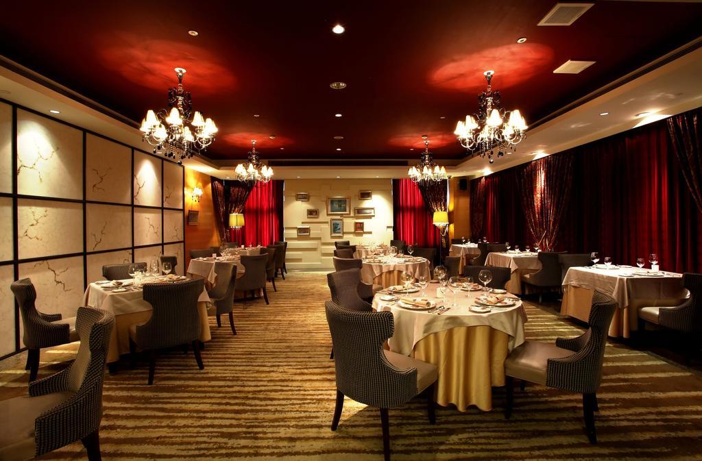 Nice Prince Hotel Chiayi Exterior foto The interior of the restaurant