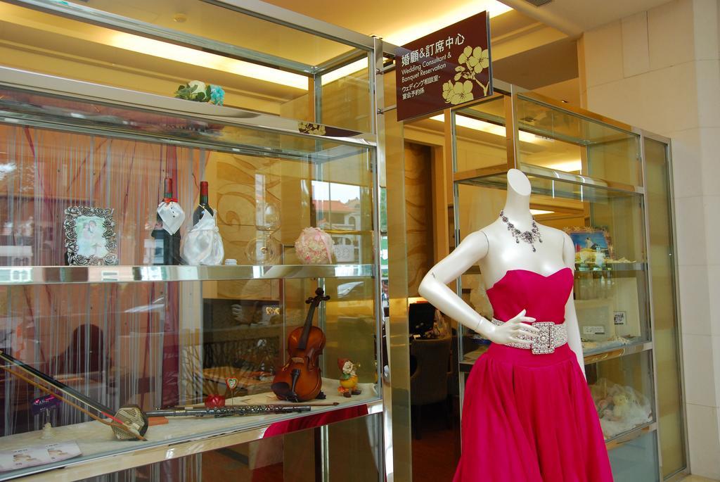 Nice Prince Hotel Chiayi Exterior foto A shop in the airport
