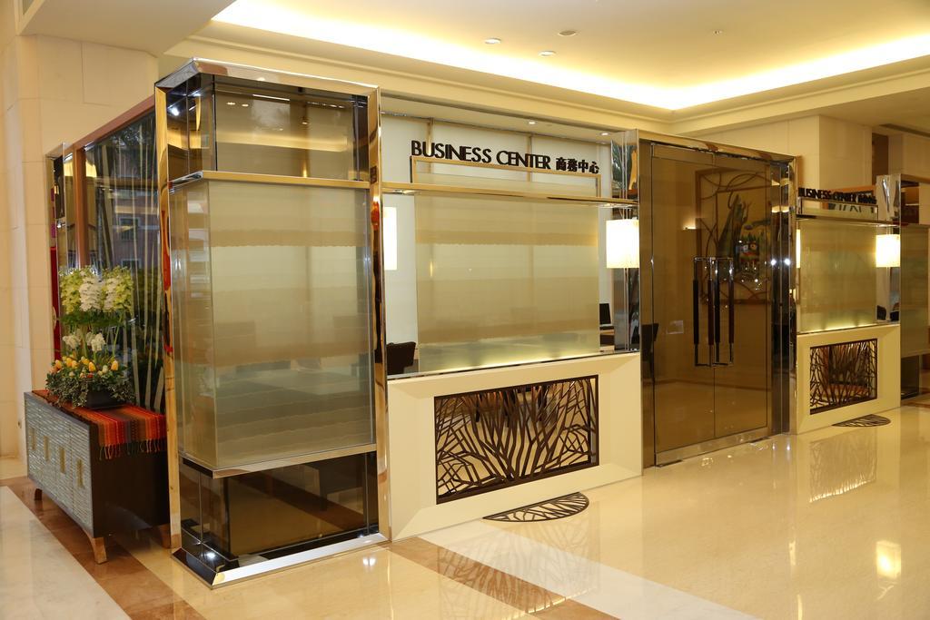 Nice Prince Hotel Chiayi Exterior foto Business Center at the lobby